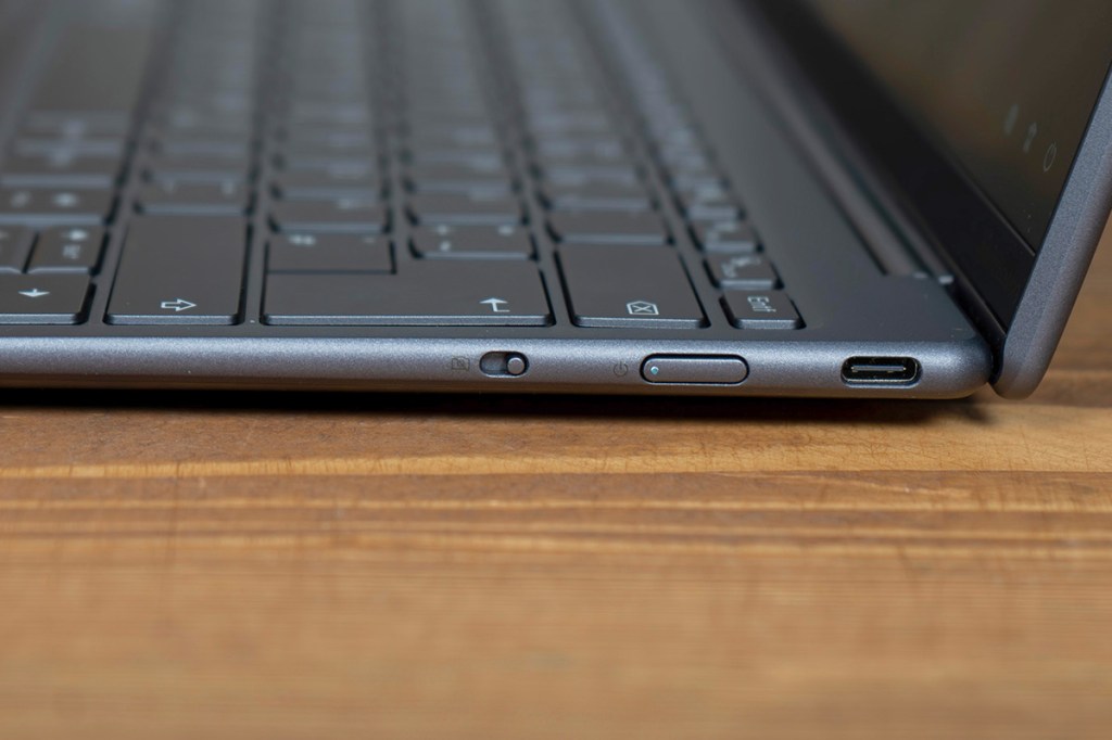 Schalter für die Wabcam beim Lenovo Yoga Slin 7i Carbon.