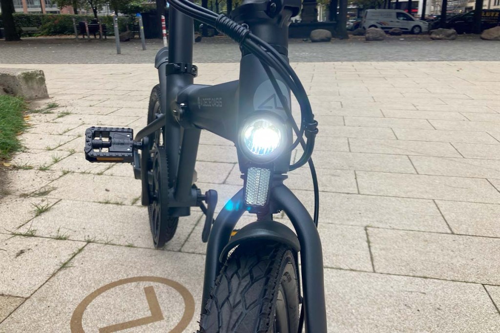 Nahaufnahme Frontlicht an Falt-E-Bike
