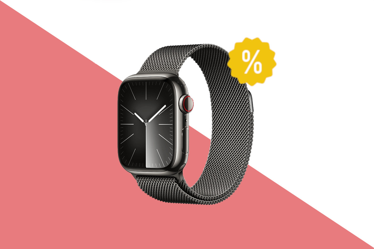 Apple Watch 9 mit silbernem Armband und Gehäuse und dunklem Ziffernblatt schräg von vorne auf rot weißem Hintergrund mit gelben Prozentzeichen oben rechts