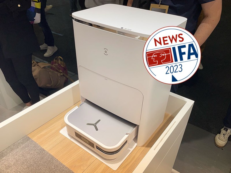 Der neue Ecovacs Saug-Wisch-Roboter auf der IFA 2023 in Berlin.