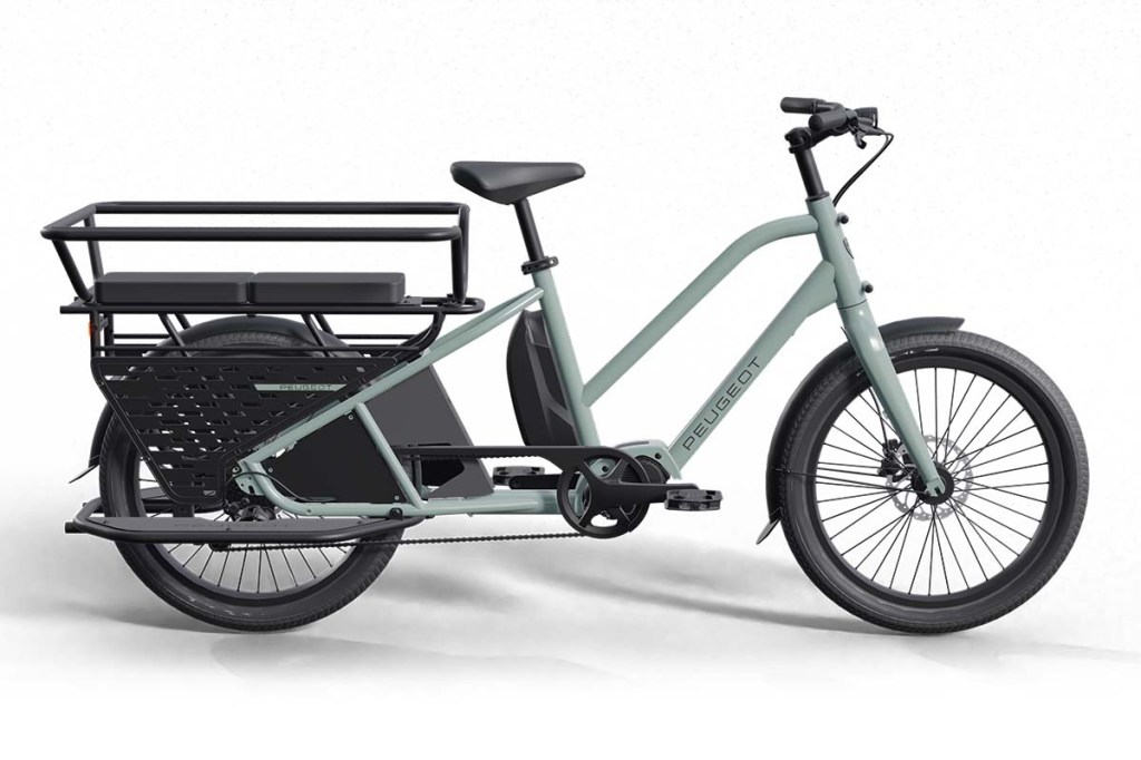 Productshot Longtail Cargo-E-bike in grün mit Kindersitz