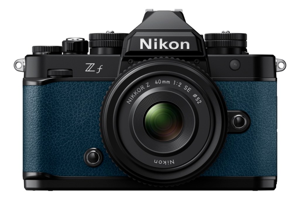 Nikon Z f in der Farbe Blau.