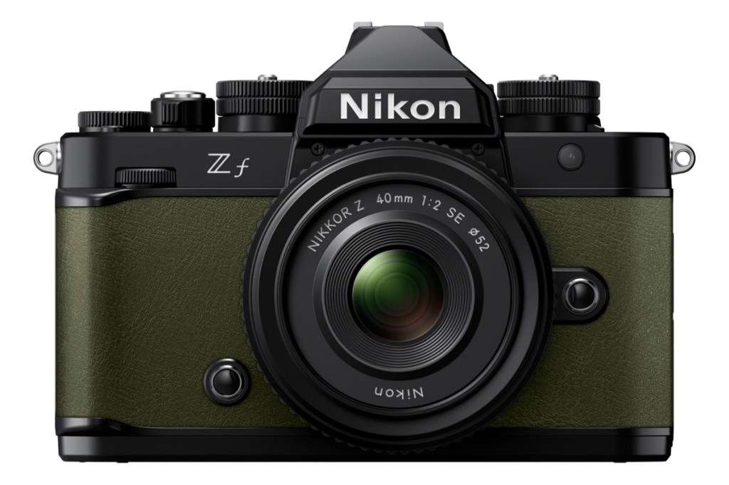 Nikon Z f in der Farbe Grün.