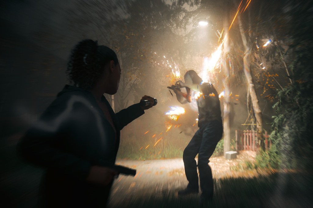 Ein Screenshot aus dem Videospiel Alan Wake 2. Man sieht einen Kampf mit einem Schattenmonster.