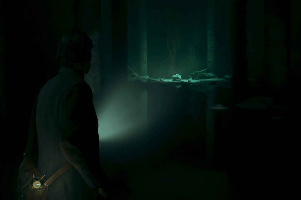 Ein Screenshot aus dem Videospiel Alan Wake 2. Man sieht einen dunklen Raum und die Figur Alan Wake.