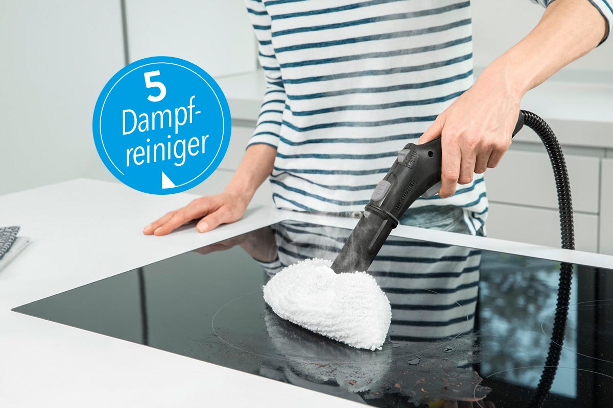 Dampfreiniger von Kärcher auf einer Herdplatte.