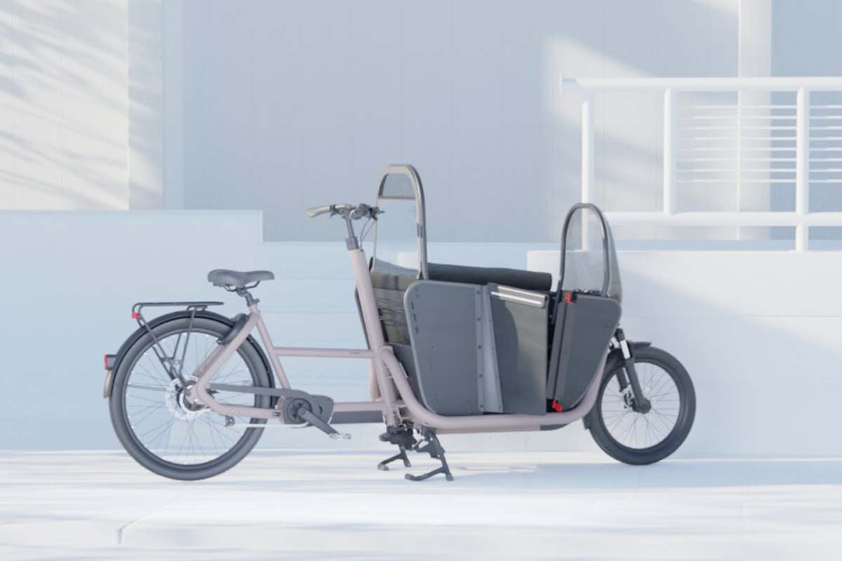 Productshot Cargo-E-bike von Decathlon, im HIntergrund ist unscharf ein Haus erkennbar