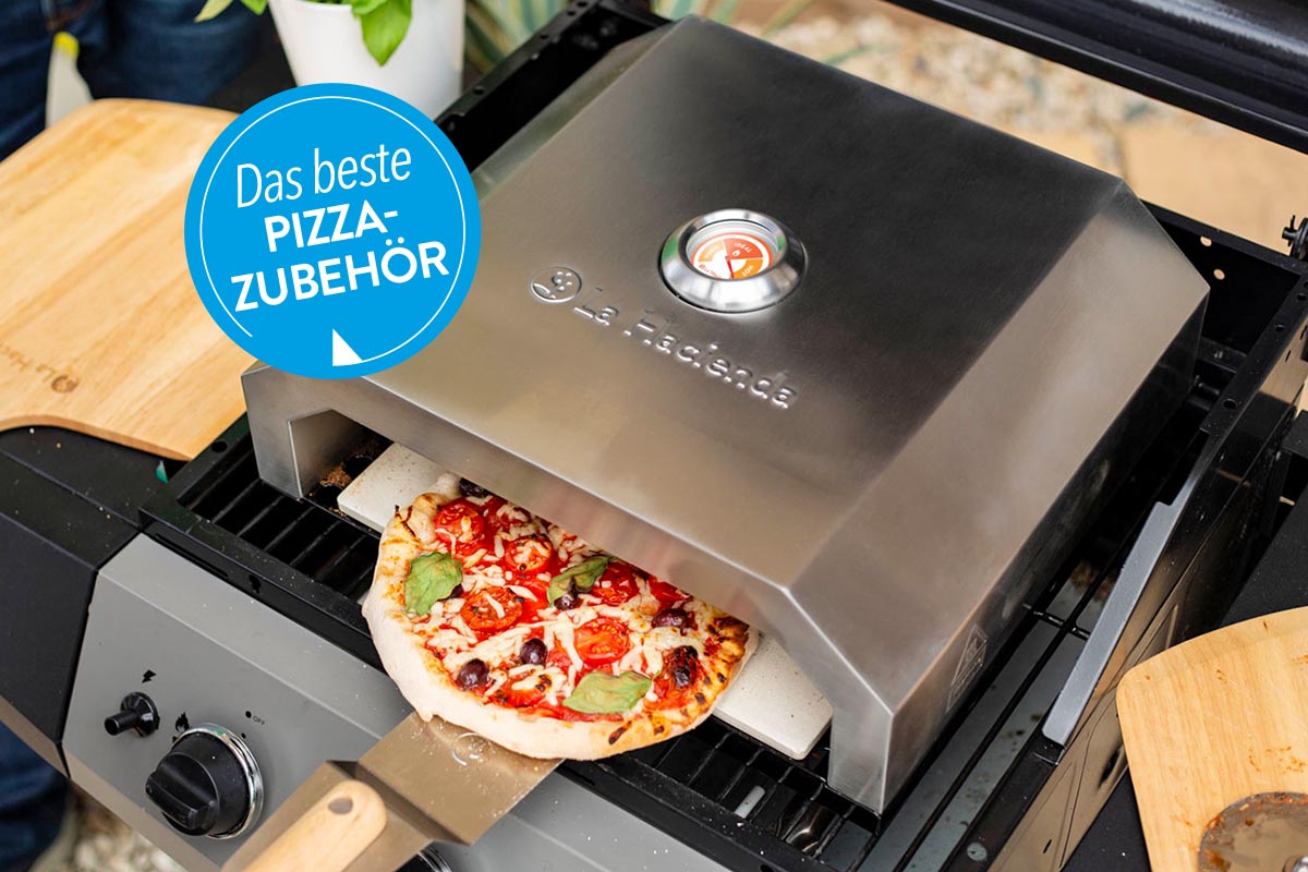 Pizzaofen auf einem Grill.