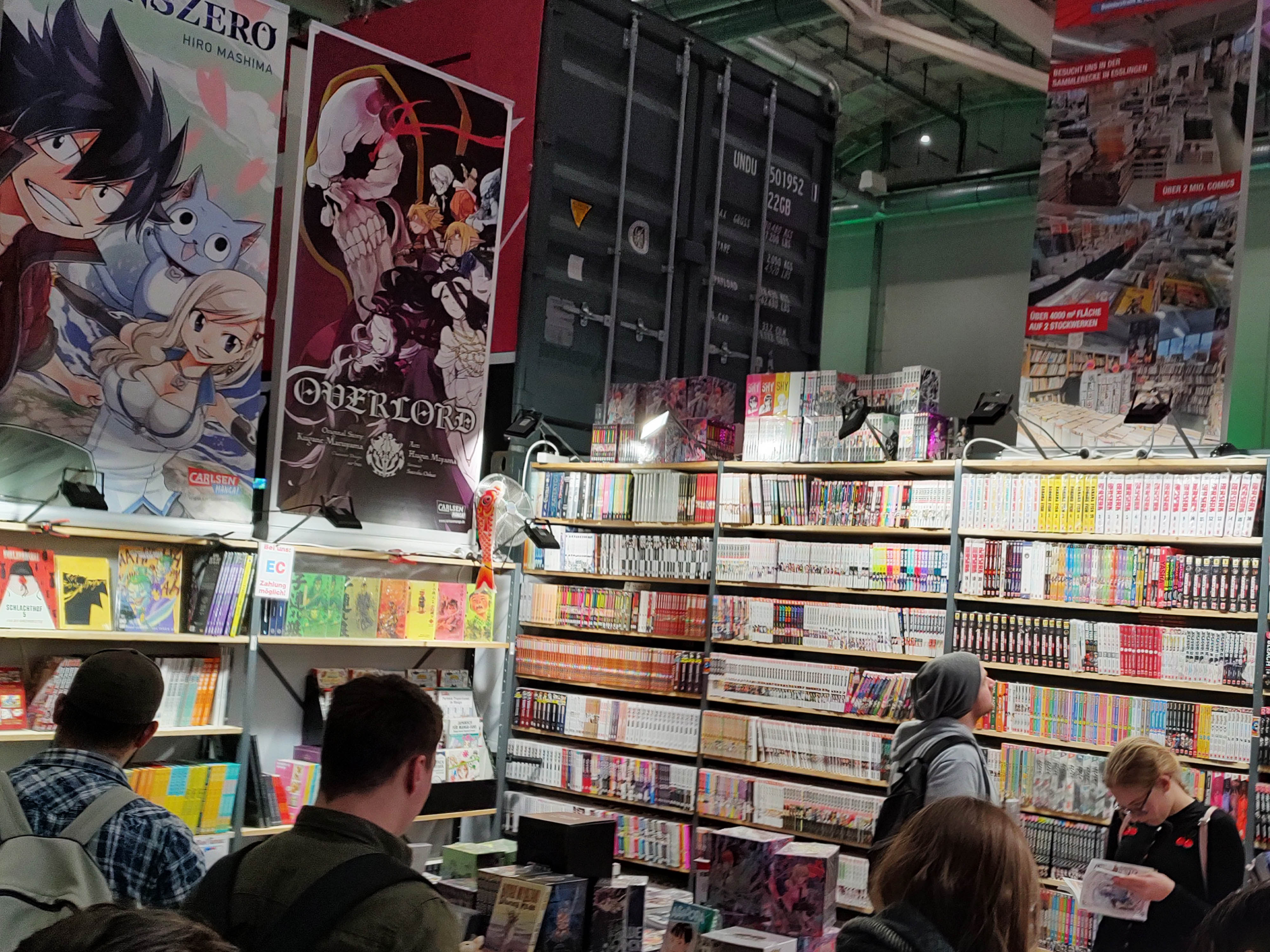 Viele Regale voller Mangas