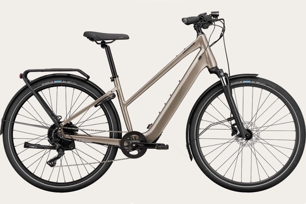 Productshot City-E-Bike mit Trapezrahmen in beige