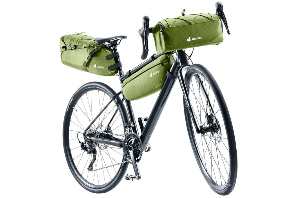 Productshot: Fahrrad ist mit drei grünen Fahrradtaschen ausgestattet