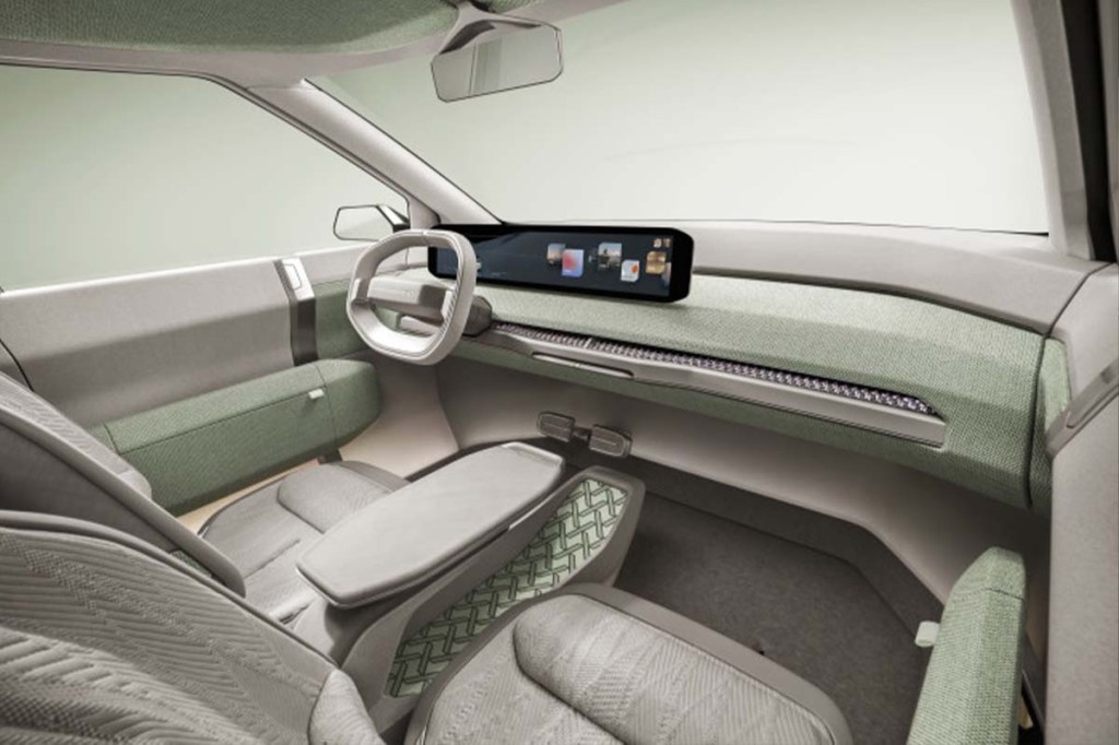 Innenraum eines Conceptfahrzeugs von Kia, Blick seitlich nach vorne raus