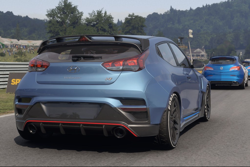 Heckaufnahme eines Fahrzeuges im Rennspiel Forza Motorsport.