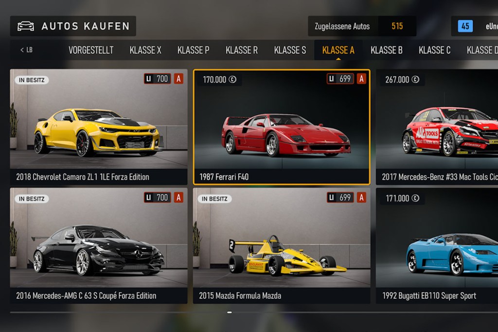 Menü-Screenshot aus Forza Motorsport. Es werden Autos im Showroom gezeigt.