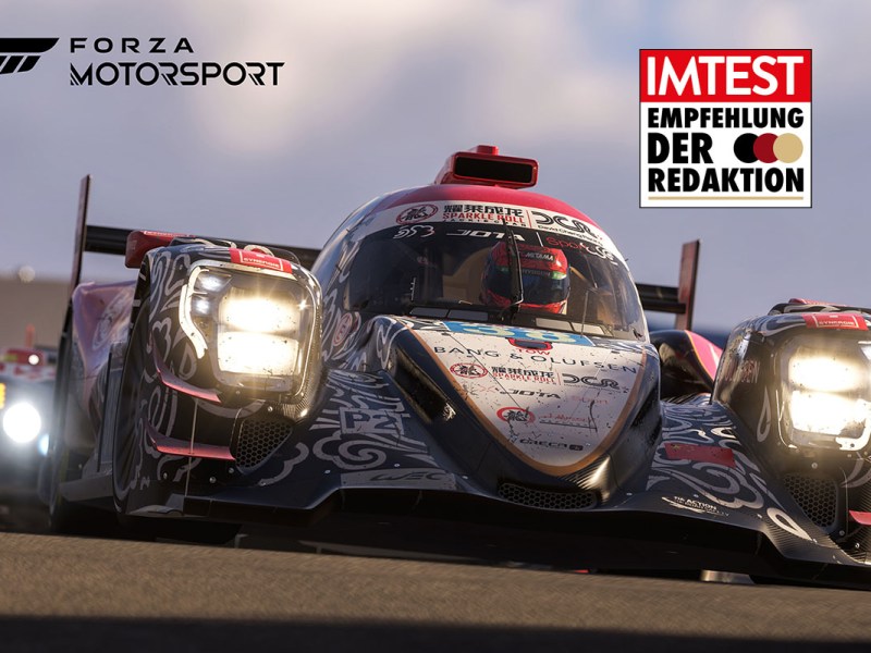 Titelbild von Forza Motorsport: Ein LeMans-Prototypen-Rennwagen von vorne aufgenommen.