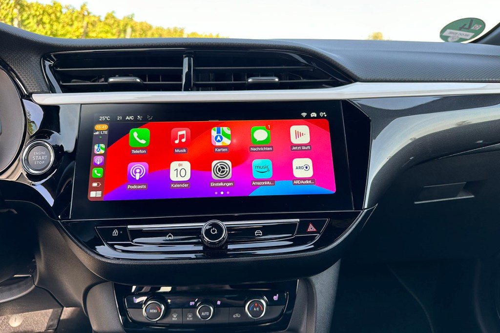 Anzeige von Apple CarPlay auf Infortainment-Display im neuen Elektro-Corsa.