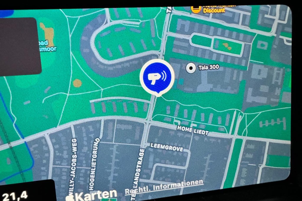 Mobile Blitzer werden in der Navigationsapp bei Apple Carplay als Symbol angezeigt.