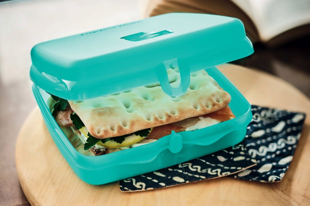 Das Foto zeigt die Sandwich-Box von Tupperware.