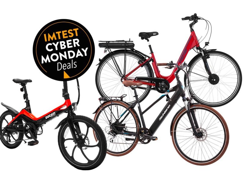 Drei Productshots von E-Bikes als Kollage beisammen auf weißem Hintergrund, dazu der Cyber Monday Button