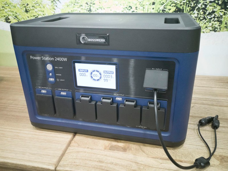 Bosswerk Powerstation auf einem Tisch.