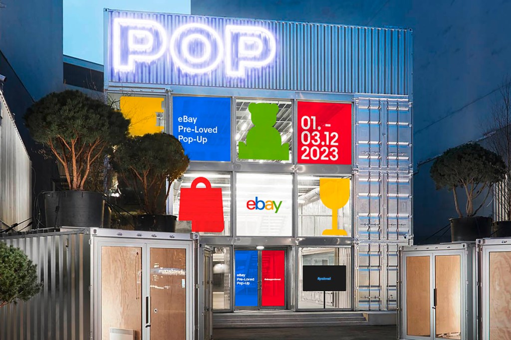 Pop-up-Store mit bunten Kacheln in Berlin
