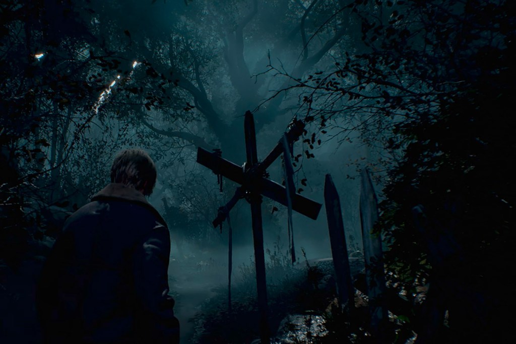 Screenshot von Resident Evil 4 für iPhone: Hauptcharakter Leon S. Kennedy läuft durch einen gruseligen Wald.