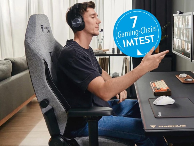 Person auf einem Gaming-Chair von Secretlab.