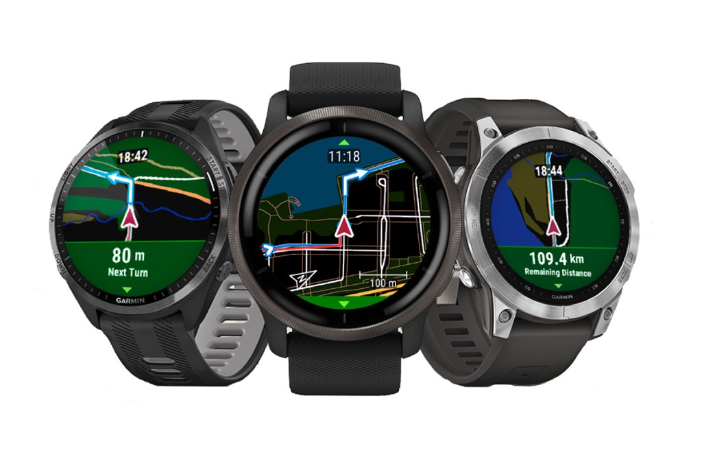 Obraz trzech inteligentnych zegarków z wyświetlaną na ekranie mapą nawigacyjną