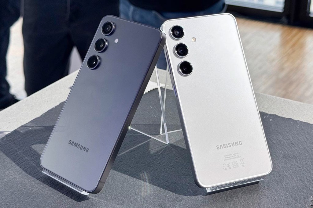 Das Samsung Galaxy S24 in zwei Varianten.
