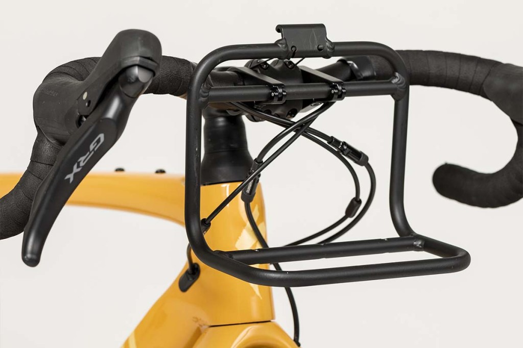 Productshot Frontgepäckträger an einem gelben FAhrrad