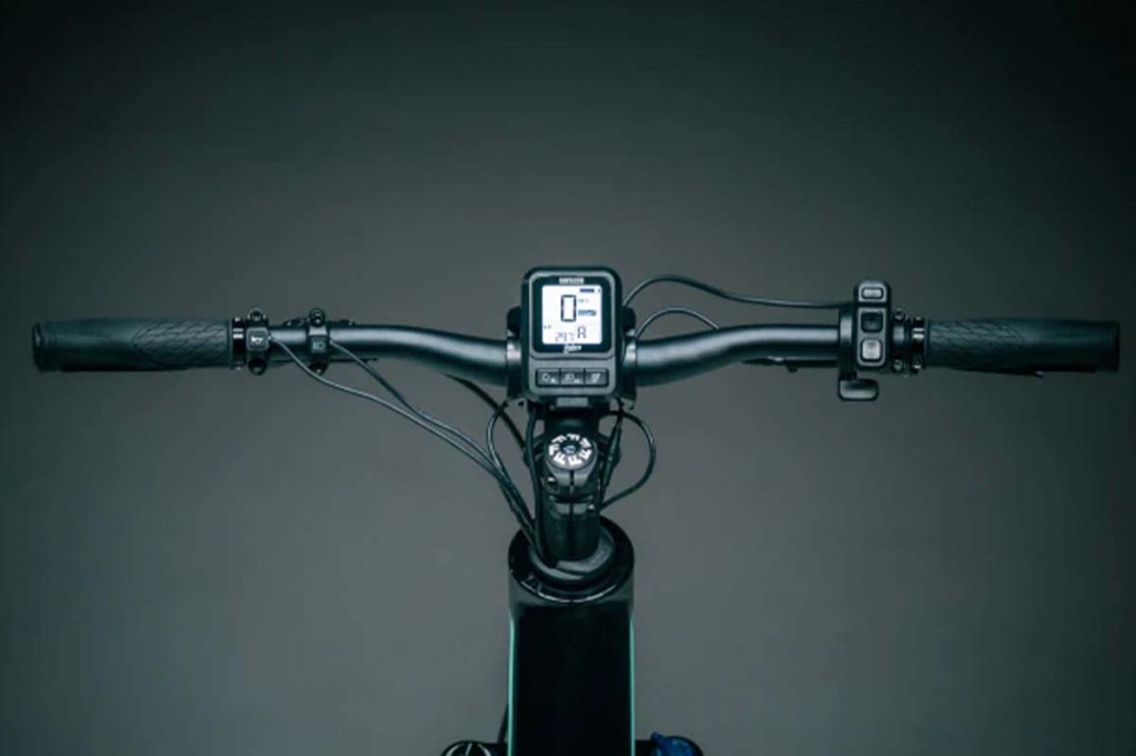 Blick auf einen Fahrradlenker mit Display
