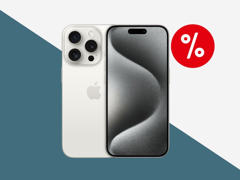Weißes iPhone 15 Pro Max von hinten und vorne mit silbernem Bildschirm vor weiß türkisem Hintergrund mit rotem Prozentbutton oben rechts