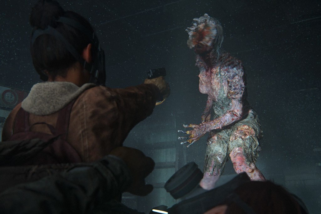 Ein Screenshot aus dem Videospiel The Last of Us Part 2 Remastered für PS5. Zu sehen ist ein Zombie-Monster in der Nahaufnahme.
