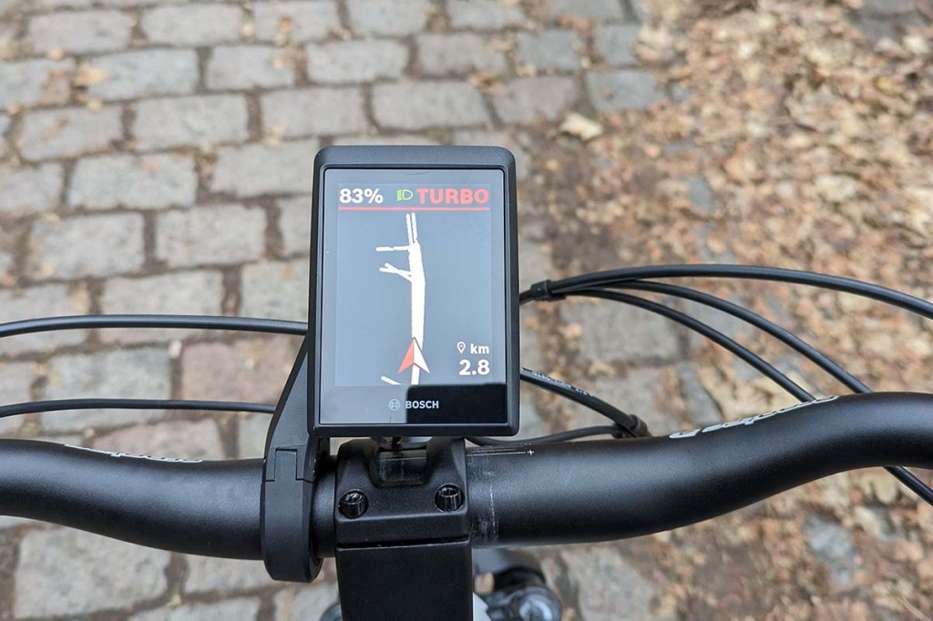 Nahaufnahme Display von E-Bike,zeigt Navigation an