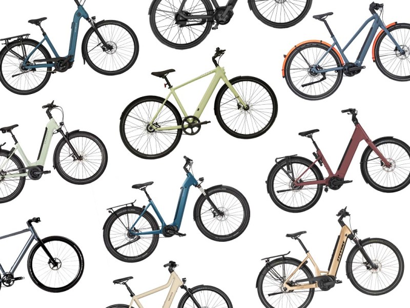 City-E-Bikes verschiedener Hersteller auf weißem Grund.