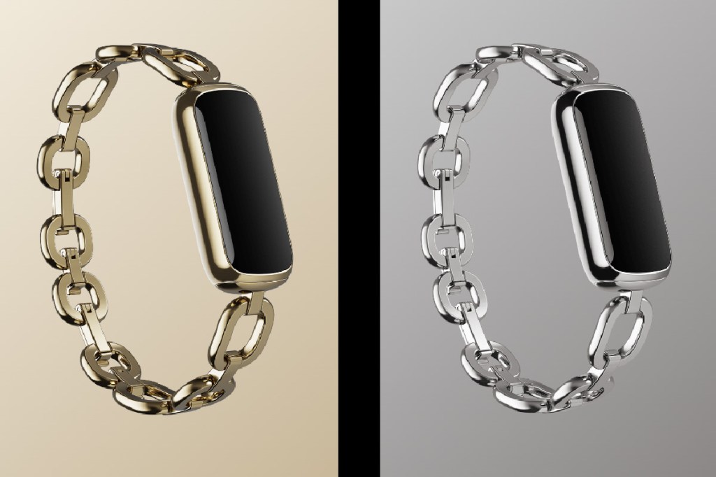 Der Fitnesstracker Fitbit Luxe in zwei Versionen mit verschiedenen Armbändern – silber und gold.