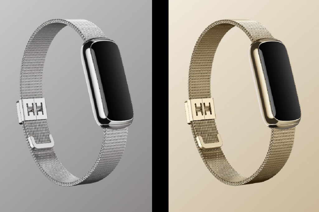 Der Fitnesstracker Fitbit Luxe in zwei Versionen mit verschiedenen Armbändern. Mit Kettenarmband in silber und gold.