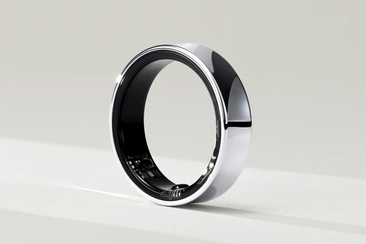 Der Samsung Galaxy Ring in groß, vor weißem Hintergrund.