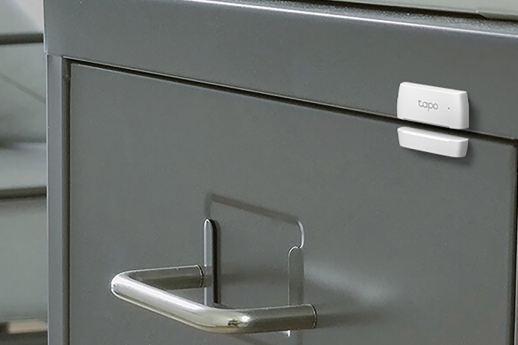 Der Tapo Öffnungssensor als Lösung für Sicherheit an einer Schublade