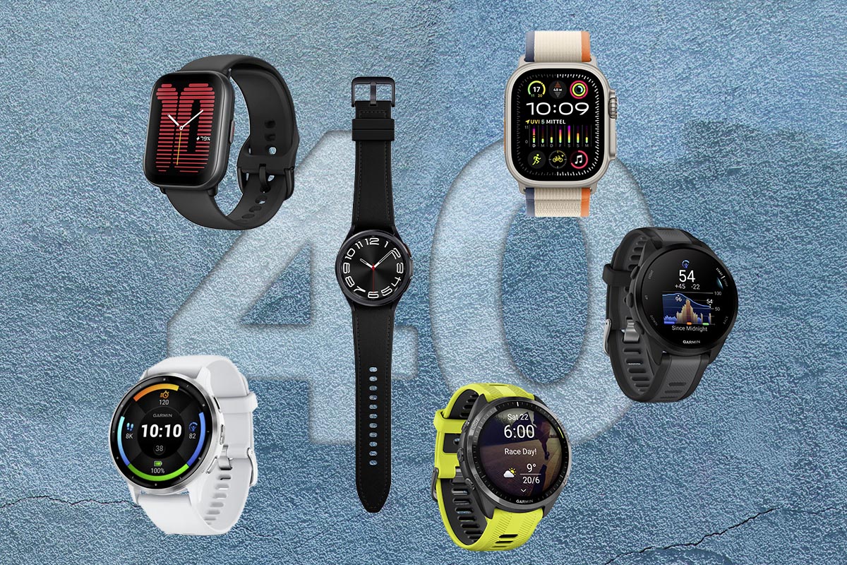 Smartwatches verschiedener Hersteller auf blauem Grund.