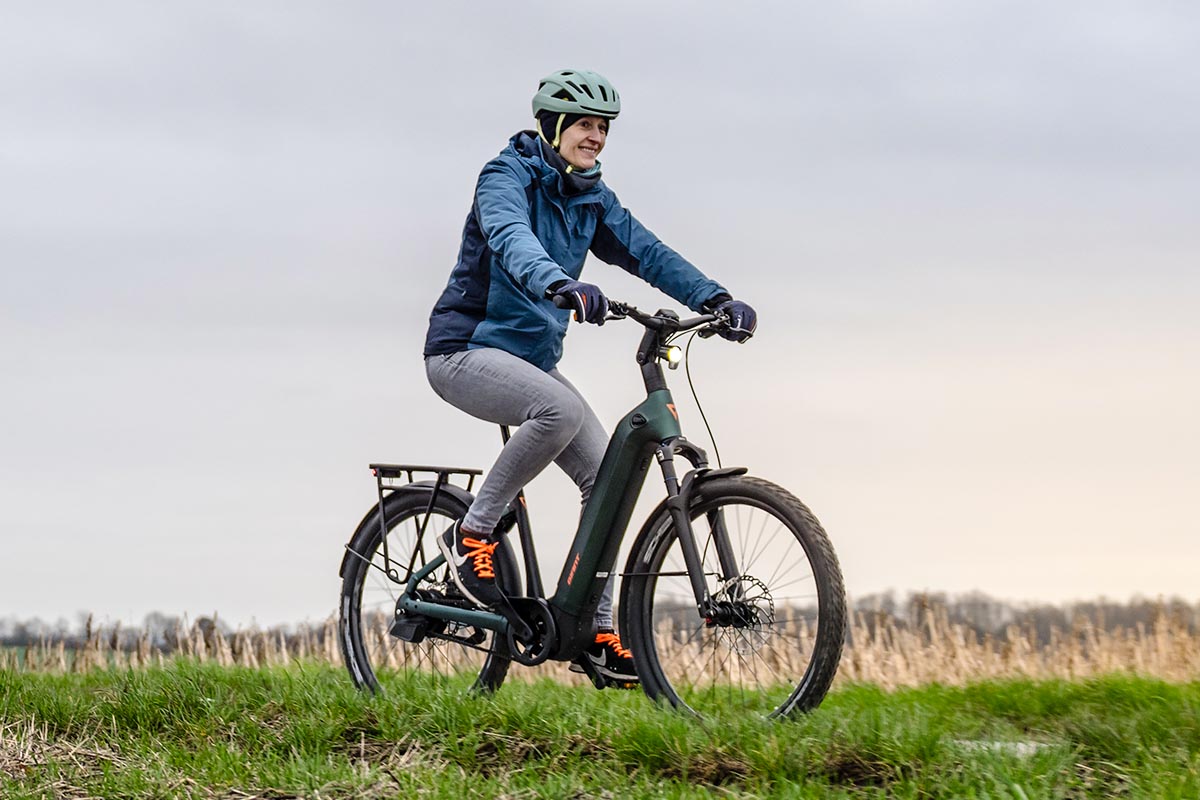 Person auf einem E-Bike von Canyon.