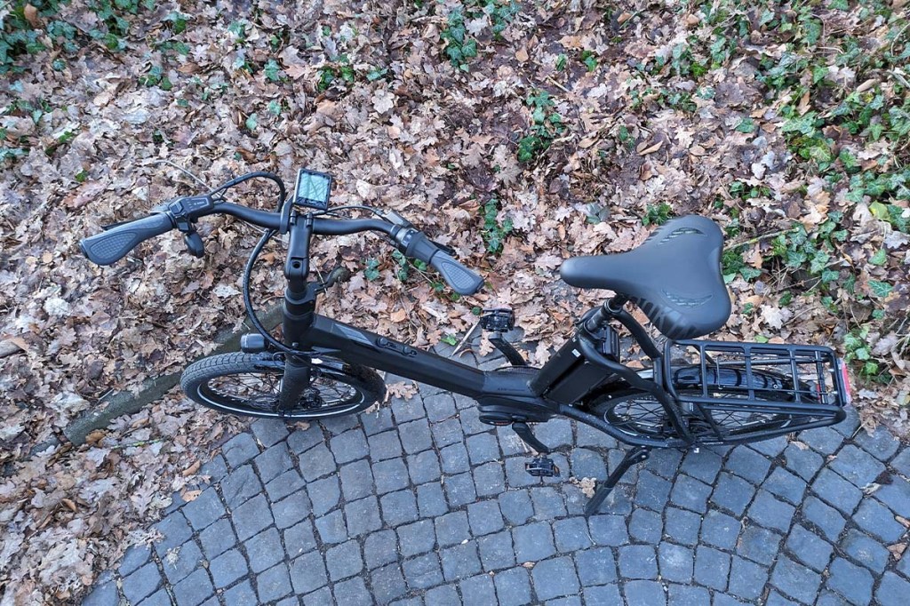 Totale E-Bike von oben, Lenker ist um 90 grad gedreht