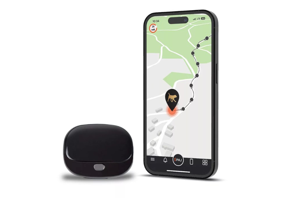Schwarzer GPS-Tracker für Hunde und Katzen mit abgerundeten Ecken von vorne, daneben schwarzes Smartphone mit Karte und Route auf weißem Hintergrund