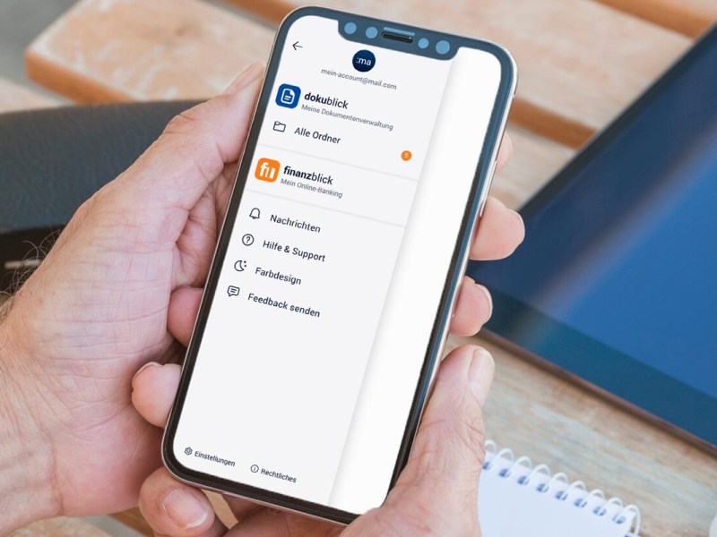 Die App Finanzblick von Buhl auf dem Smartphone.