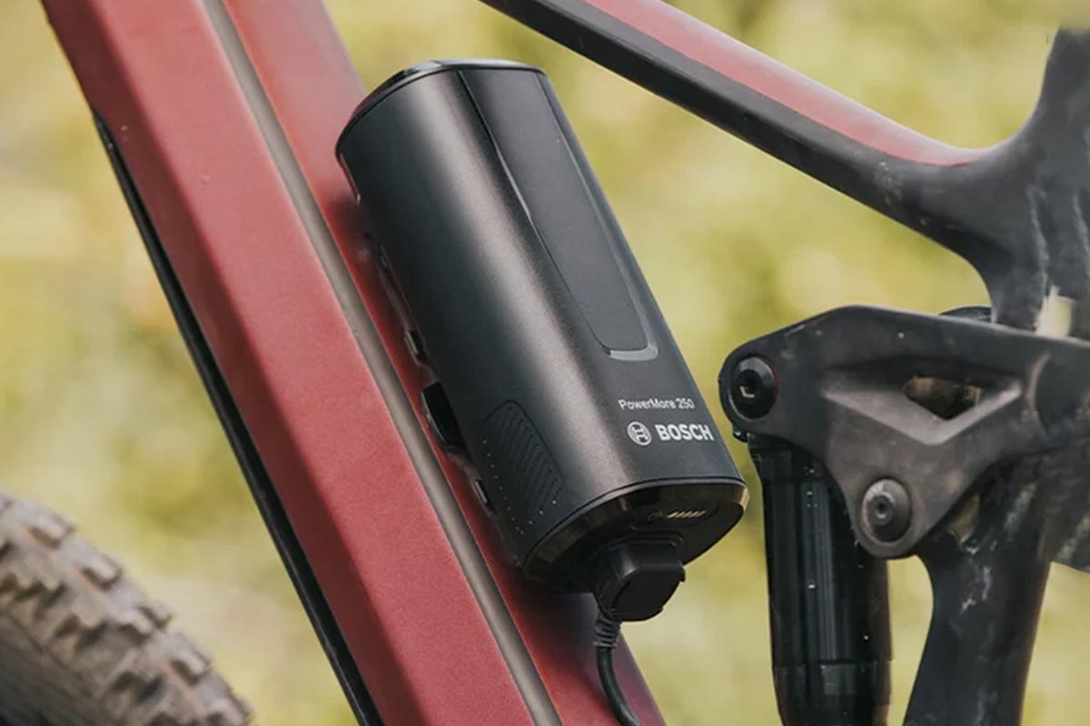 Akku an einem E-Bike befestigt.