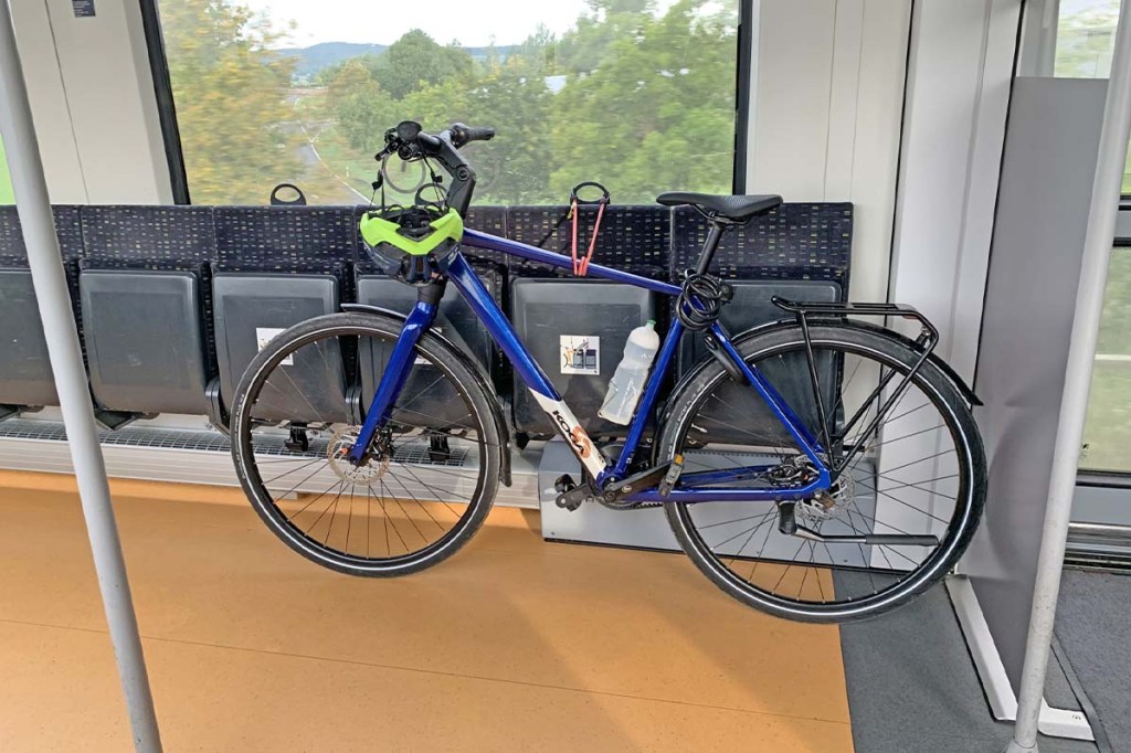 Fahrrad, dass in der Bahn steht