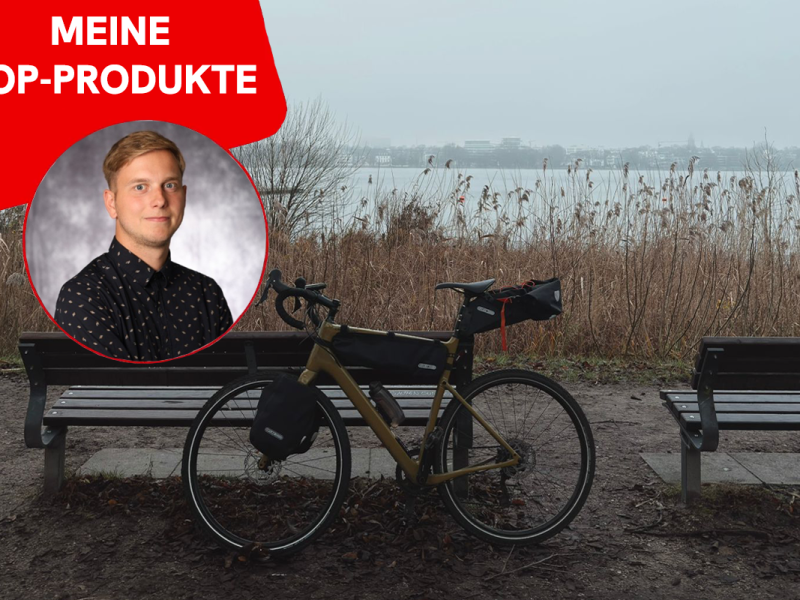 Ein Gravelbike steht an der Alster.