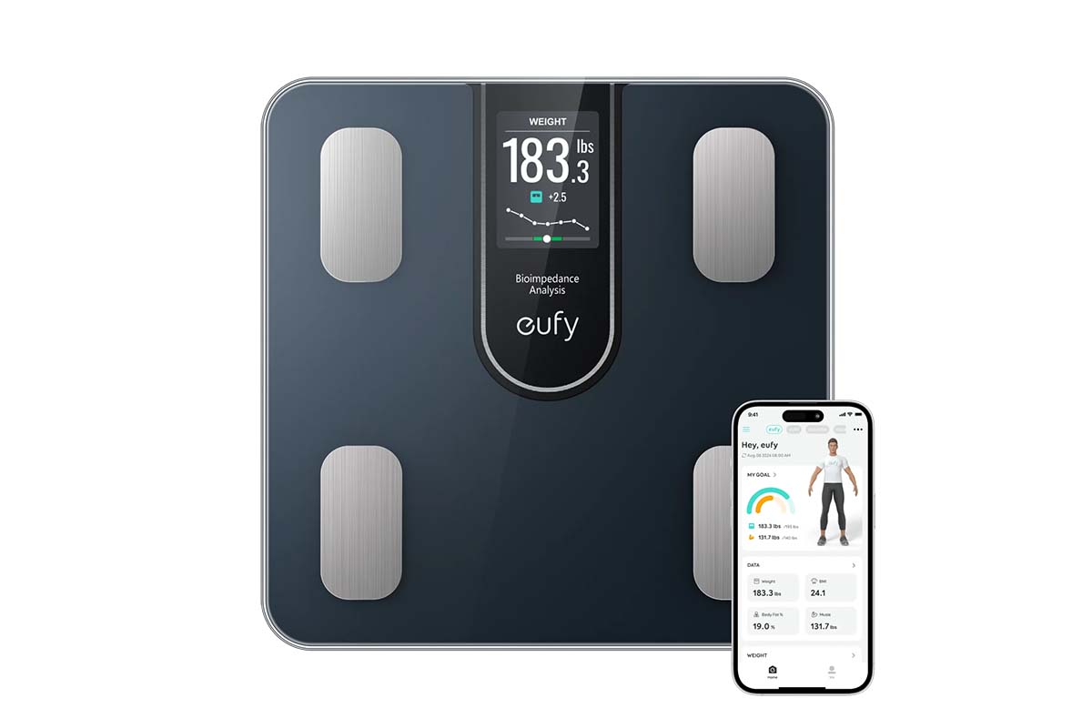 Productshot Personenwaage, daneben ein Smartphone, das ein Bild der zugehörigen App zeigt