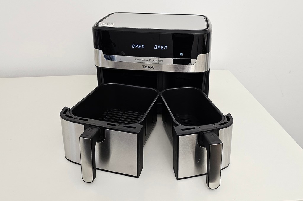 Heißluftfritteuse von Tefal mit Einzelteilen