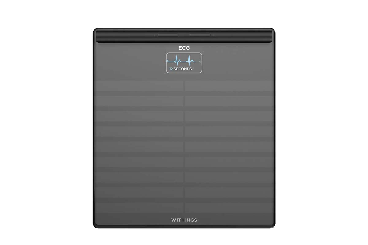 Productshot schwarze Körperfettwaage auf weißem Grund